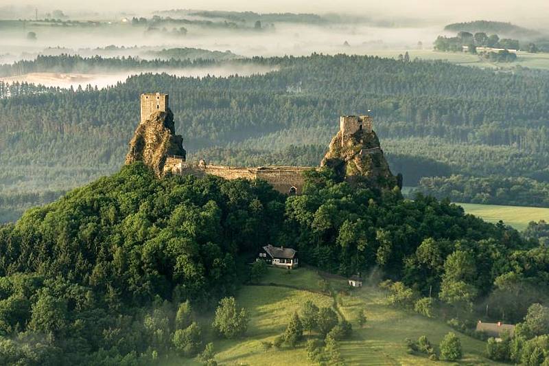 Geopark Český ráj a jeho některé dominanty - hrad Trosky.
