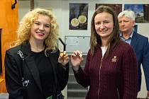 Zlaté tenistky Barbora Krejčíková a Kateřina Siniaková si přijely do Jablonce vyrazit „své“ mince