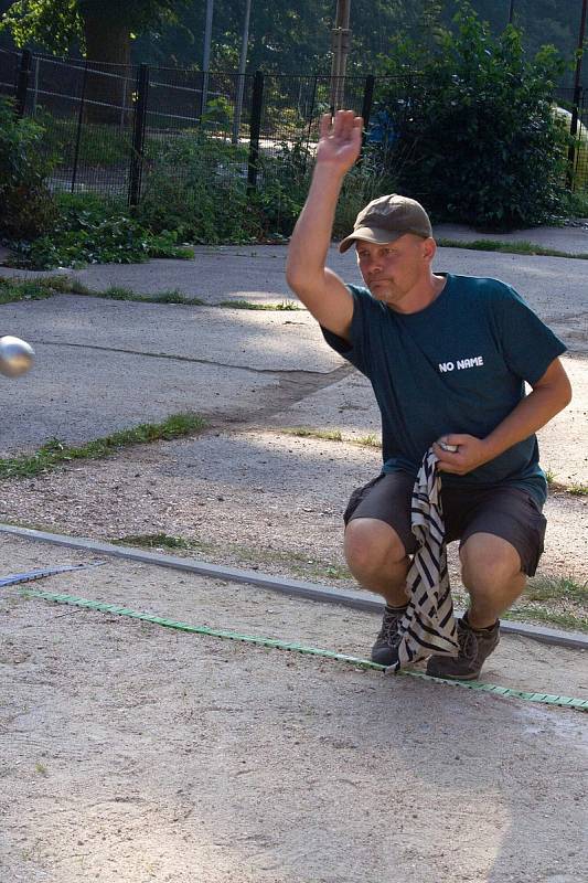 V sobotu 31.8. se konal v Železném Brodě v areálu tenisových kurtů třetí ročník turnaje pétanque v trojicích.