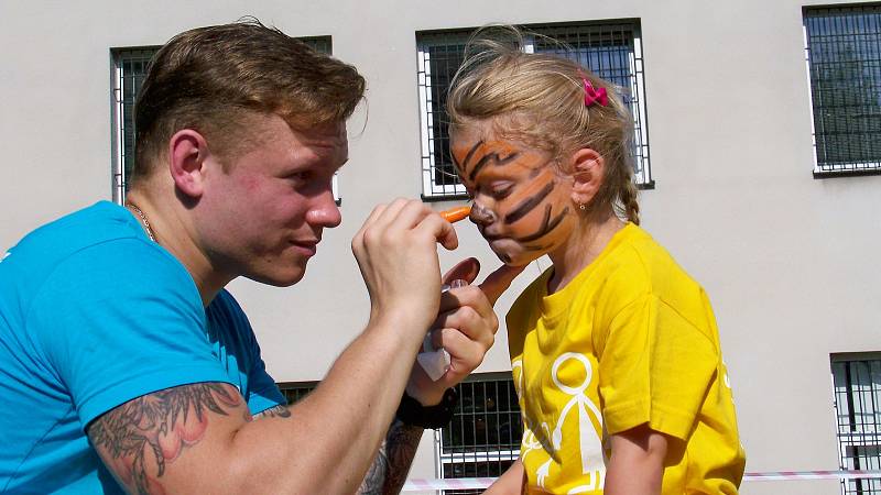 Ve střežené části Věznice Rýnovice proběhl celodenní projekt Mezinárodního vězeňského společenství s názvem Den s dítětem.