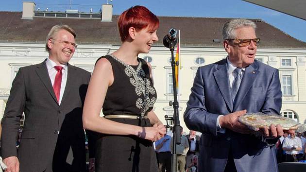 Výrobky s logem Jizerské hory zná i německý prezident Joachim Gauck (vpravo)