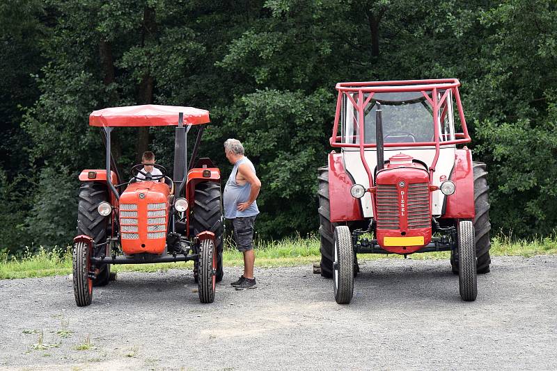 Autoveterány se sjely i v Huti, v sobotu proběhla Veterán Show.