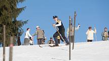 Recesisté na lyžích závodili ve Smržovce v dobových kostýmech. Závodilo se ve třech disciplínách. Slalom, sjezd s nejdelším dojezdem do protisvahu, a ve skoku, který byl většinou spojený s krkolomným pádem.