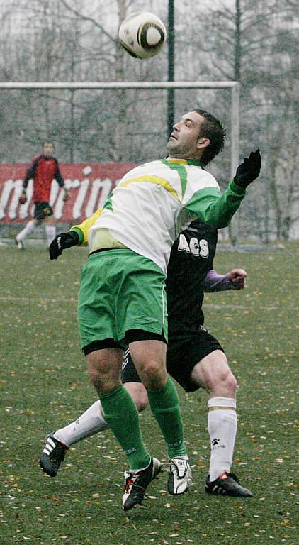 Mšeno B ukončilo vítěznou sérii Lučan (v černém) a vyhrálo vysoko 4:0.