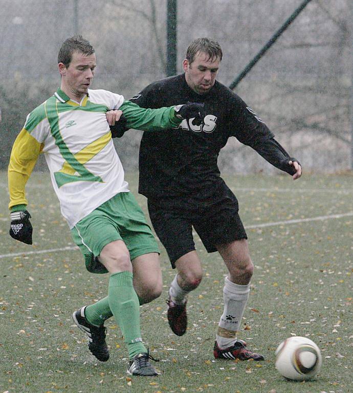 Mšeno B ukončilo vítěznou sérii Lučan (v černém) a vyhrálo vysoko 4:0.