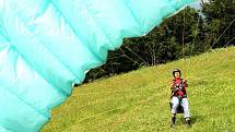 Mistrovství ČR v extrémním závodě štafet I. kategorie EXTREM CUP 2009 se čtyřmi disciplínami běh, mtb, paragliding a kajak odstartoval na Žluté plovárně v Malé Skále. Běžci předali štafetu bikerovi. Ten na Kozákově předal paraglidistovi. 