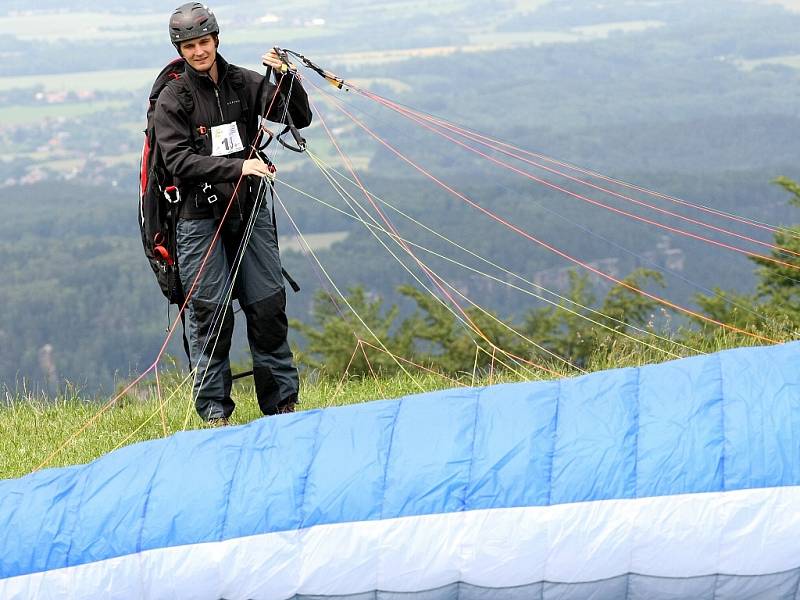 Mistrovství ČR v extrémním závodě štafet I. kategorie EXTREM CUP 2009 se čtyřmi disciplínami běh, mtb, paragliding a kajak odstartoval na Žluté plovárně v Malé Skále. Běžci předali štafetu bikerovi. Ten na Kozákově předal paraglidistovi. 