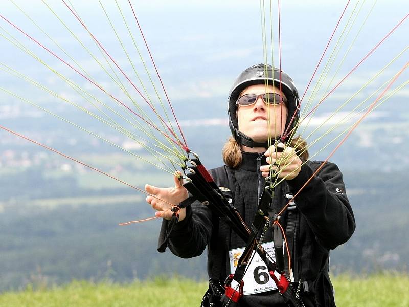 Mistrovství ČR v extrémním závodě štafet I. kategorie EXTREM CUP 2009 se čtyřmi disciplínami běh, mtb, paragliding a kajak odstartoval na Žluté plovárně v Malé Skále. Běžci předali štafetu bikerovi. Ten na Kozákově předal paraglidistovi. 
