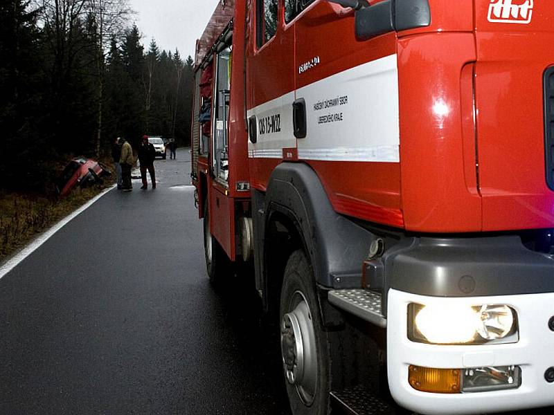 V pondělí 22. listopadu kolem půl deváté ranní došlo k havárii osobního automobilu v blízkosti vodní nádrže Souš.