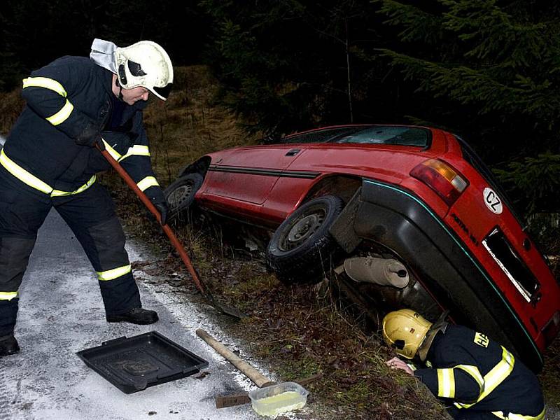 V pondělí 22. listopadu kolem půl deváté ranní došlo k havárii osobního automobilu v blízkosti vodní nádrže Souš.