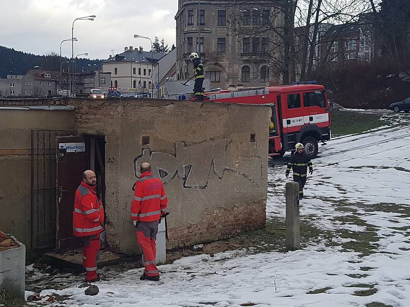 V Jablonci v pondělí odpoledne našli tělo bez známek života v opuštěném objektu u autobusového nádraží.