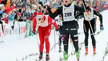 Trojice vítězů číslo 209 Švéd Svard Oskar, číslo 184 Nor Thomas Alsgaard a číslo 2 Stanislav Řezáč, projíždí cílovou čarou. 
