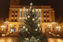 Vánoční strom v Jablonci nad Nisou v roce 2021.