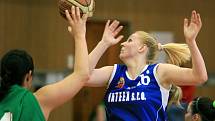 Jablonecké basketbalistky (v zeleném) porazily Plzeň.