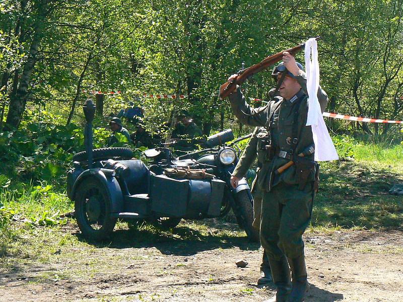 Muzeum obrněné techniky Smržovka každoročně připravuje zajímavé odpoledne pro veřejnost s ukázkou boje a možností projet se tankem a další technikou.