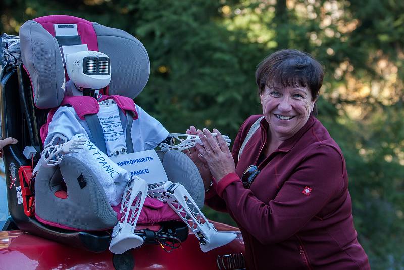 Matylda, humanoidní open source robot z dílny OpenTechLab Jablonec nad Nisou, se 31. října vydal stopem do Muzea rekordů a kuriozit v Pelhřimově. Matyldu je možné na její cestě sledovat online na facebooku nebo v mobilní aplikaci.