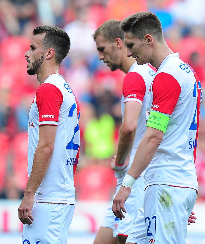 Fotbalové utkání HET ligy mezi celky SK Slavia Praha a FK Jablonec 19. května v Praze. Zleva Jakub Hromada,Tomáš Souček a Milan Škoda.