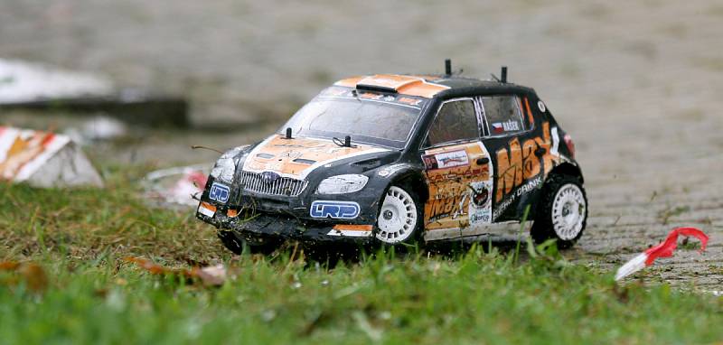 Minulou neděli se okolo městské haly v Jablonci jezdila rally RC modelů. 