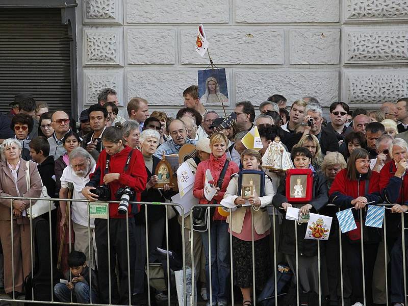 Jablonecké děti ze sboru ZUŠ Iuventus, Gaude! zpívaly pod vedením Tomáše Pospíšila papeži Benediktu XVI. při jeho návštěvě Prahy.