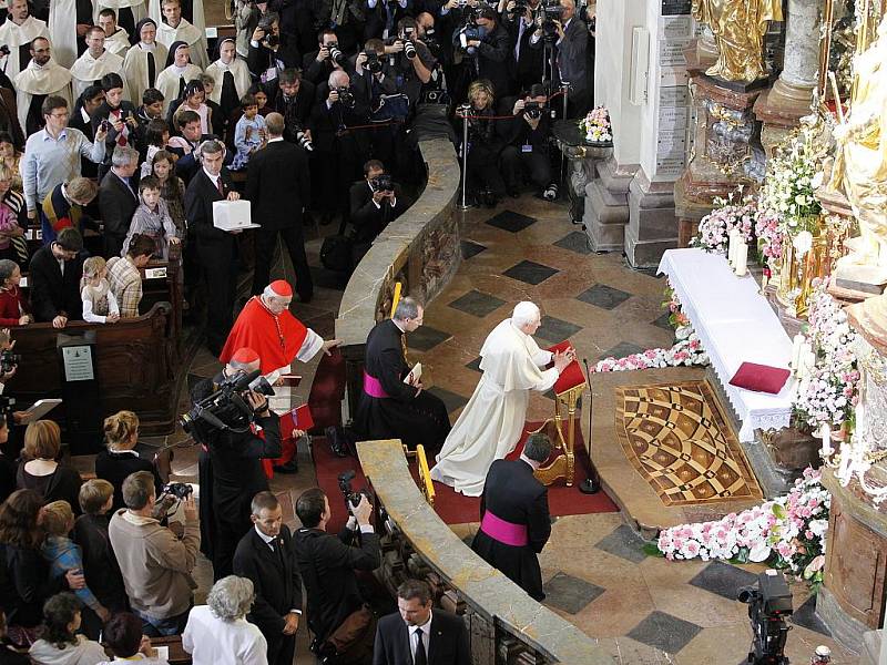 Jablonecké děti ze sboru ZUŠ Iuventus, Gaude! zpívaly pod vedením Tomáše Pospíšila papeži Benediktu XVI. při jeho návštěvě Prahy.