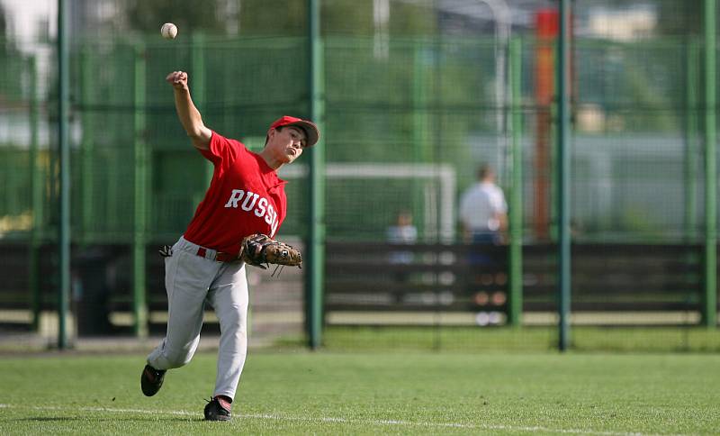 Kadetské mistrovství Evropy v baseballu pokračovalo třetím dnem. Na snímku utkání České republiky s Ruskem (v červeném).