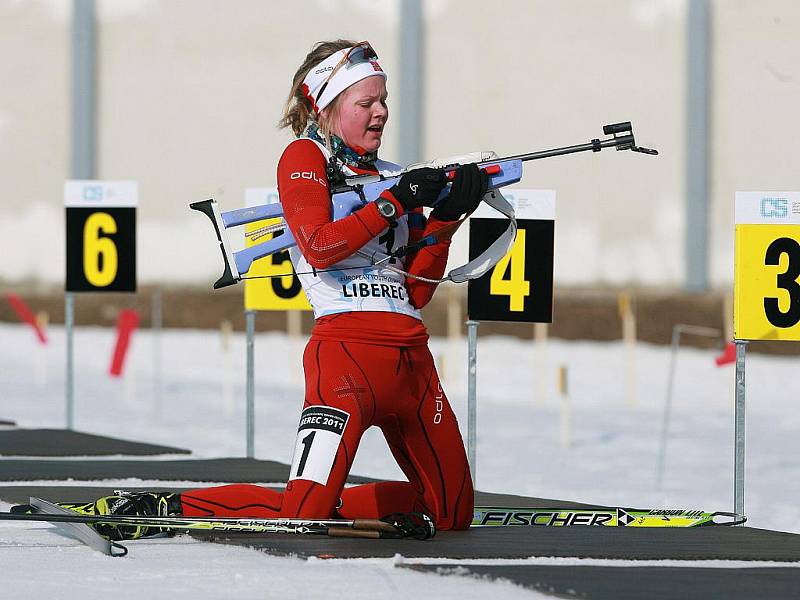 EYOWF 2011. Hilde Fenneová (1) skončila na 9. místě. Biatlon - dívky individuálně 10 kilometrů se jel v úterý v jabloneckých Břízkách. 