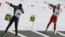 EYOWF 2011. 48 – Betina Blageova (BUL), 54 – Rikke H. Andersen (NOR). Biatlon - dívky individuálně 10 kilometrů se jel v úterý v jabloneckých Břízkách. 