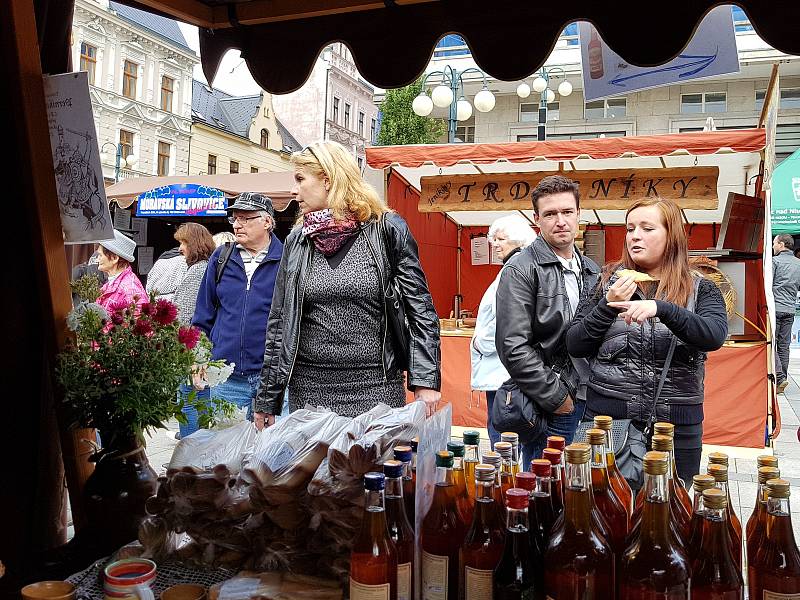 Tradiční jablonecké Podzimní trhy se v centru města konaly 22. a 23. září. Patří k nim i doprovodný program.
