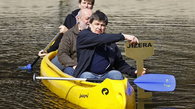 Odemykání Jizery 2014 na Žluté plovárně