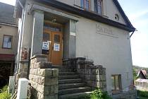 Obecní úřad Radčice sídlí v bývalé budově školy.