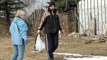 Nedělní sraz pejskařů na Dolině byl tematický, zaměřený na vzorné pejskaře, kteří mají svého pejska nekonfliktního, označeného psí známkou a vzorně sbírající po svém pejskovi hovínka,