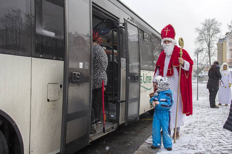 Čertovský autobus v Jablonci 