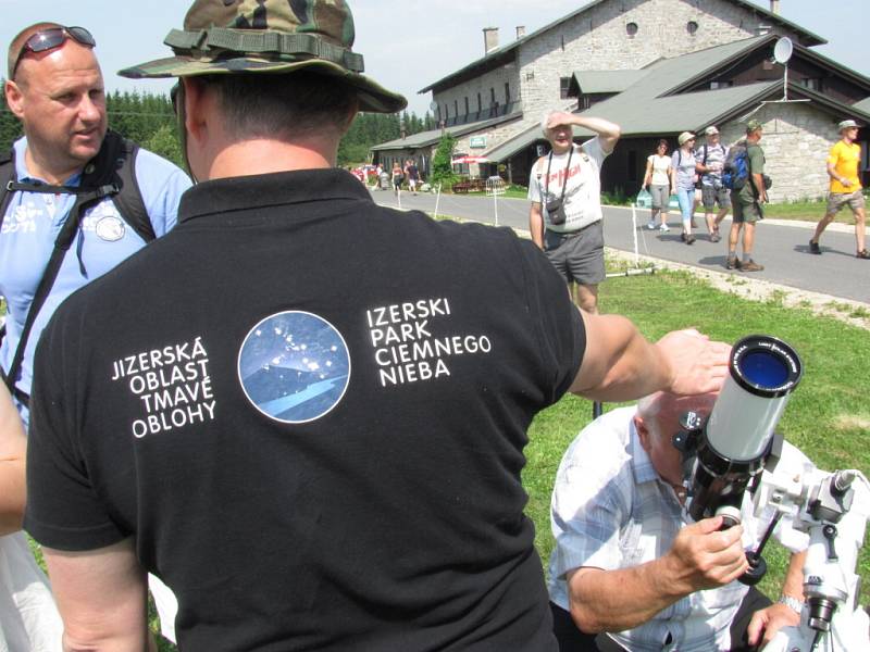 Po svátku Anny se pravidelně v nejvýše položené osadě republiky na Jizerce koná Anenská sklářká slavnost. Zábava a soutěže, pohádky, muzika a regionální produkty. Akci záhajuje zakladatel osady podnikatel a sklář F. A. Riedel s chotí.