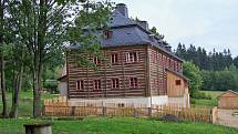 V Krásné u Pěnčína na Jablonecku otevřeli po patnáctileté složité rekonstrukci Kittelův dům, kam se přestěhovalo Kittelovo muzeum.