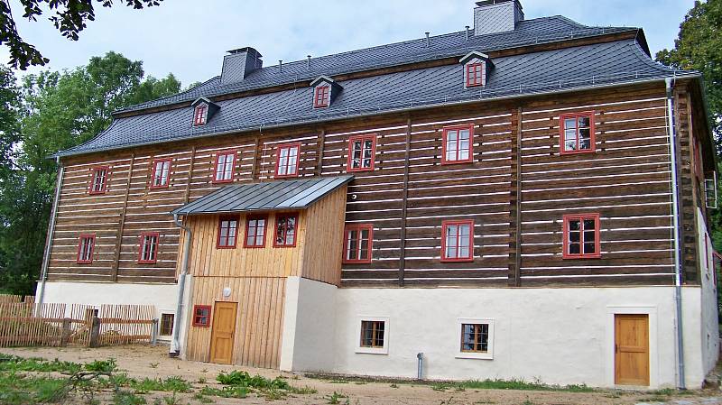 V Krásné u Pěnčína na Jablonecku otevřeli po patnáctileté složité rekonstrukci Kittelův dům, kam se přestěhovalo Kittelovo muzeum.