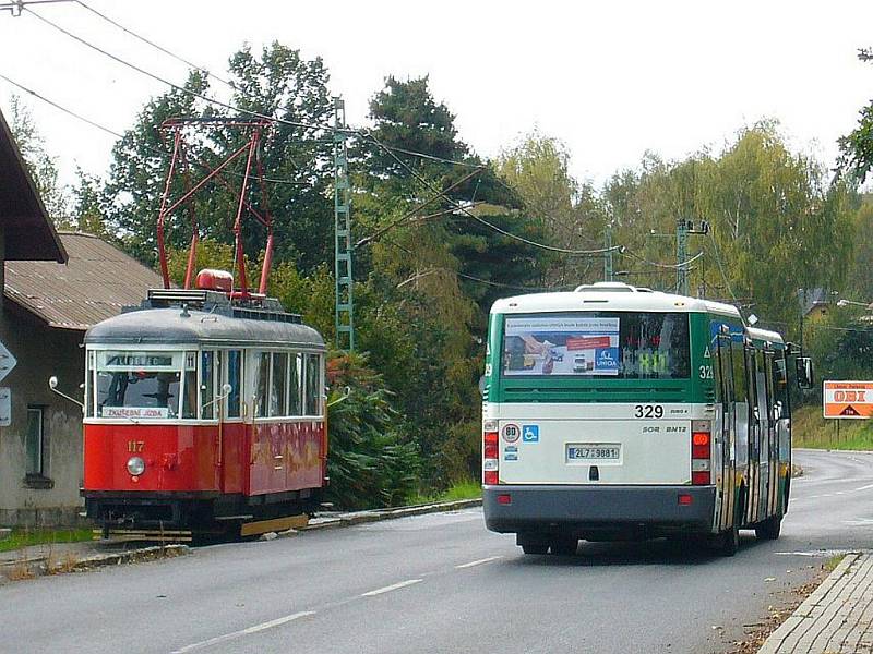  Neuvěřitelné se v sobotu stalo skutkem, historická tramvaj byla nucena zaskočit za pravidelné spoje na lince 11 poté, co ve Vratislavicích došlo k těžké nehodě a na zbylé části tratě do Jablonce zbyly jen 2 vozy.