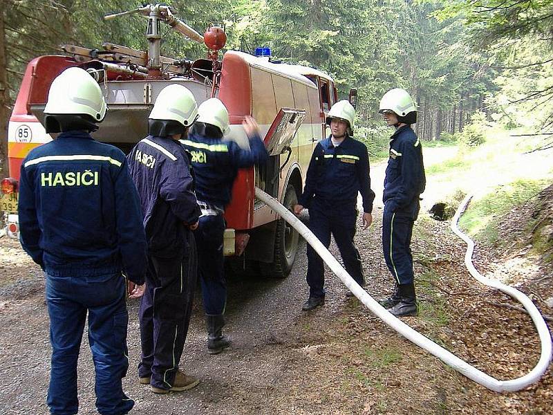 Sbor dobrovolných hasičů Zlatá Olešnice. Nácvik hašení Krkonoš 2008.