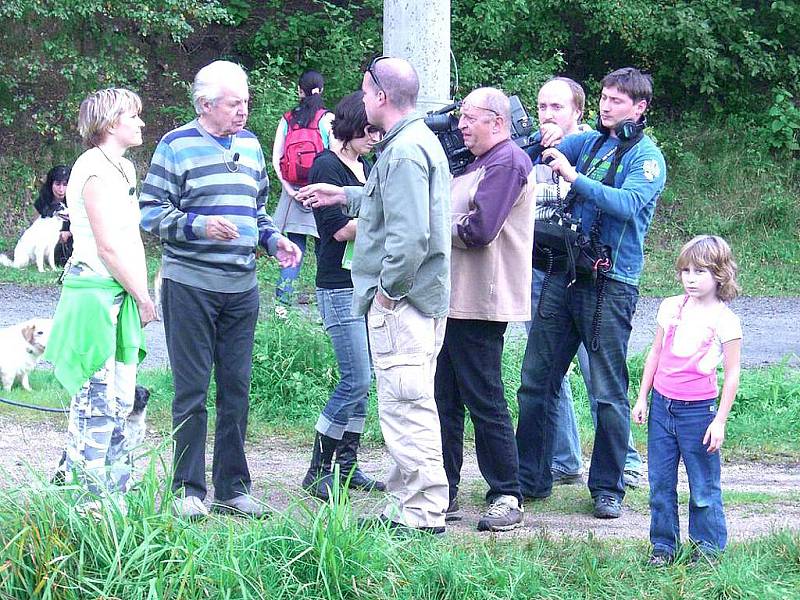 Podzimní psí putování Po stopách Dášenky na Bramberk.