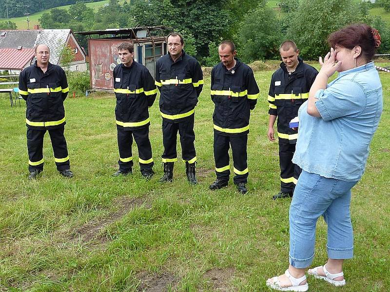 Sbor dobrovolných hasičů Malá Skála - Mukařov. S dětmi.