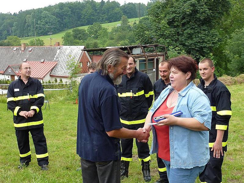 Sbor dobrovolných hasičů Malá Skála - Mukařov. S dětmi.