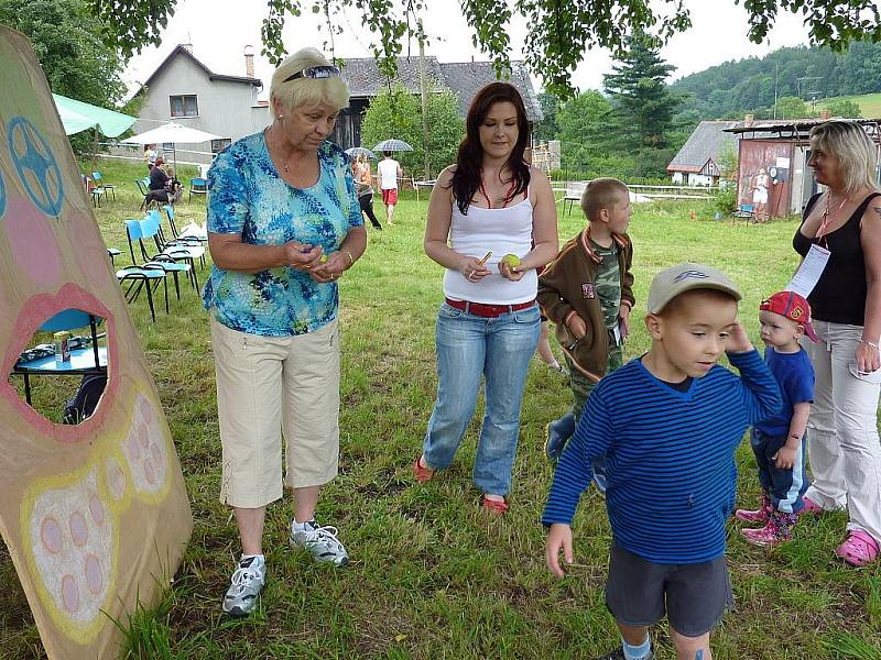 Sbor dobrovolných hasičů Malá Skála - Mukařov. S dětmi.