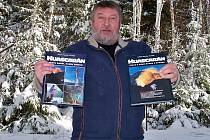 Jiří Hladík – fotograf, horolezec, cestovatel, vedoucí Evropského výtvarného centra pro postižené děti Sněženka ve Smržovce, spoluautor několika knih.