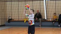 Přes 110 týmů a 250 dětí se sešlo na turnaji barevného volejbalu v jablonecké sportovní hale.