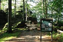 Pozůstatky skalního hrádku uprostřed hlubokých lesů západně od Oldřichovského sedla u Oldřichova v Hájích jsou skvělým cílem víkendového výletu.