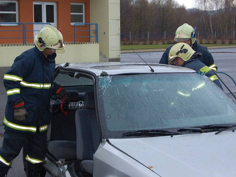 Město Jablonec zapůjčilo profesionálům nové čelisti k hydraulickému vyprorošťovacímu zařízení LUKAS.