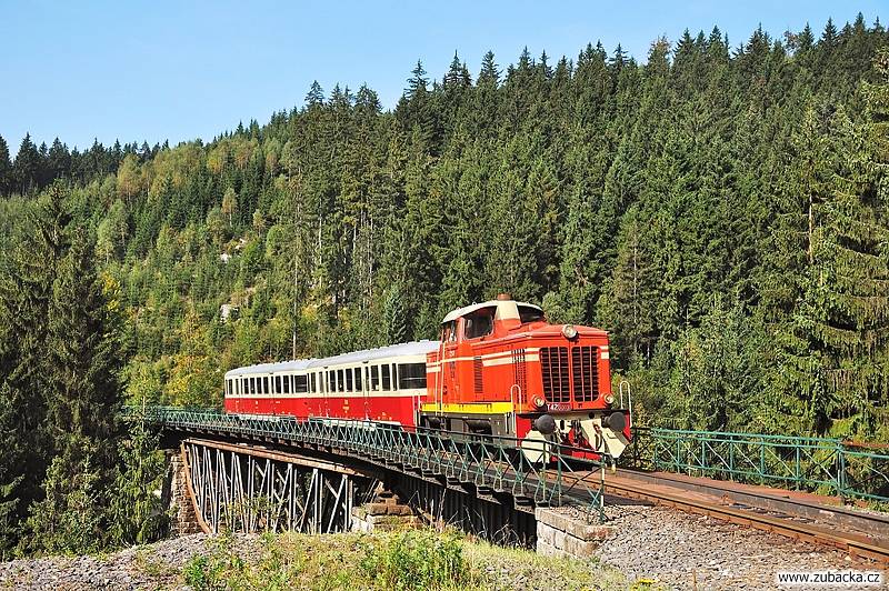 Ozubnicová lokomotiva T426.003 byla vyrobena v roce 1961. Náročný provoz na ozubnicové trati z Tanvaldu do Kořenova se projevuje na technickém stavu lokomotivy a bylo nutné přistoupit její k velké opravě.