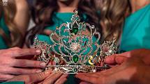 Finále soutěže Miss Czech Republic 2022 ozdobily korunky z jablonecké šperkařské dílny.