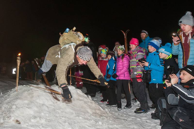 Historičtí lyžnící při zahájení Jizerské padesátky 16. února v Bedřichově na Jablonecku. Hlavní závod zařazený do seriálu dálkových běhů Ski Classics se pojede 18. února 2018.