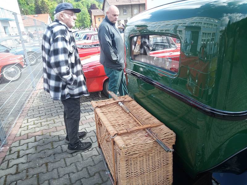 Horním Pojizeřím a Železnobrodskem projíždí v sobotu autoveteráni.