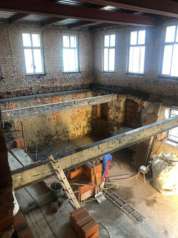 Někdejší kulturní dům v Janově nad Nisou prošel kompletní rekonstrukcí. Snímek z postupu prací.